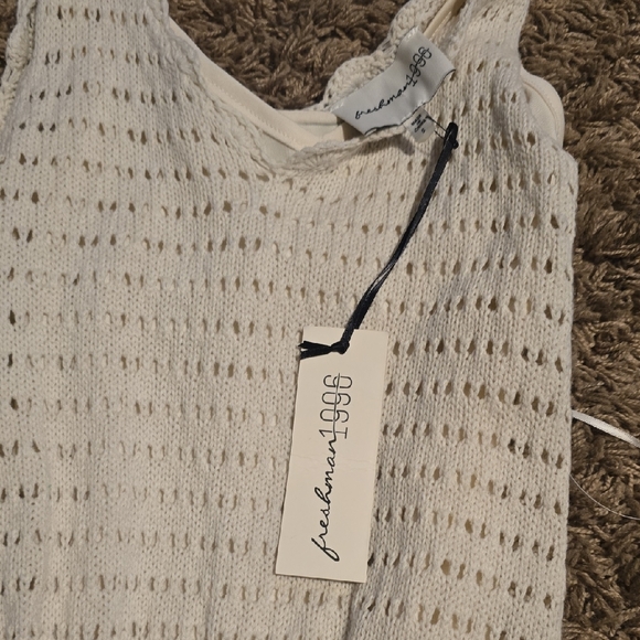 Elegant Cream Knit Dress With Slit - Picture 2 of 2